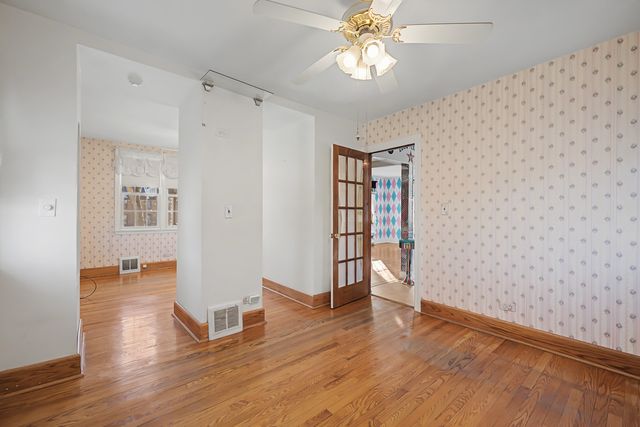 880 Bemis Road, Glen Ellyn, IL 60137