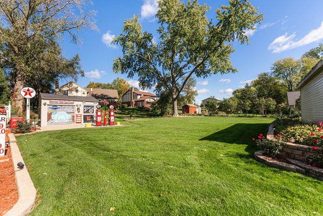 880 Bemis Road, Glen Ellyn, IL 60137