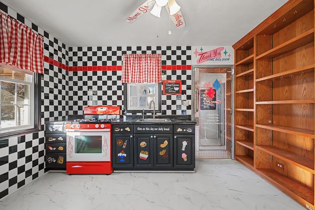 880 Bemis Road, Glen Ellyn, IL 60137