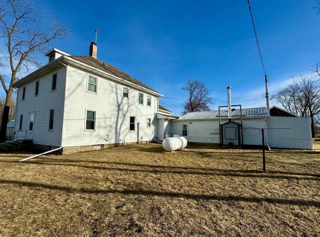 W3769 State Road 44, Manchester, WI 53946