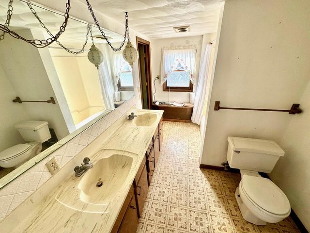 W3769 State Road 44, Manchester, WI 53946