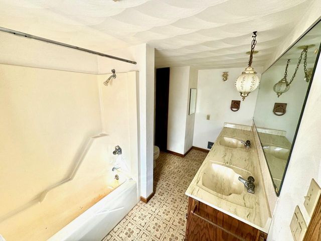 W3769 State Road 44, Manchester, WI 53946