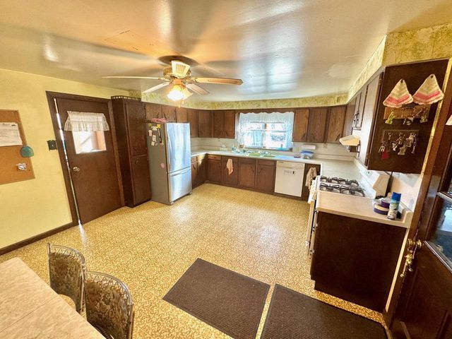 W3769 State Road 44, Manchester, WI 53946