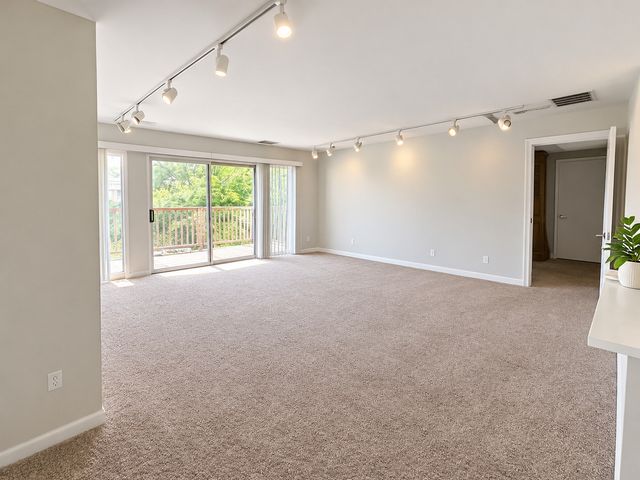 412 Kelburn Avenue 316, Deerfield, IL 60015