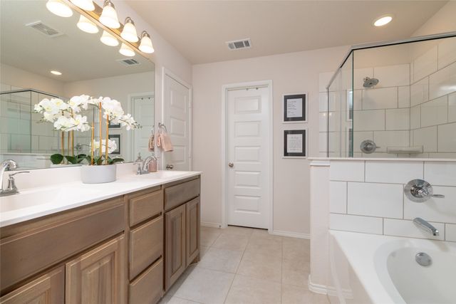 9824 Mescalbean Boulevard, Fort Worth, TX 76036