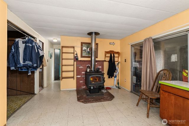 2700 Mallis Landing Road, Raymond, WA 98577