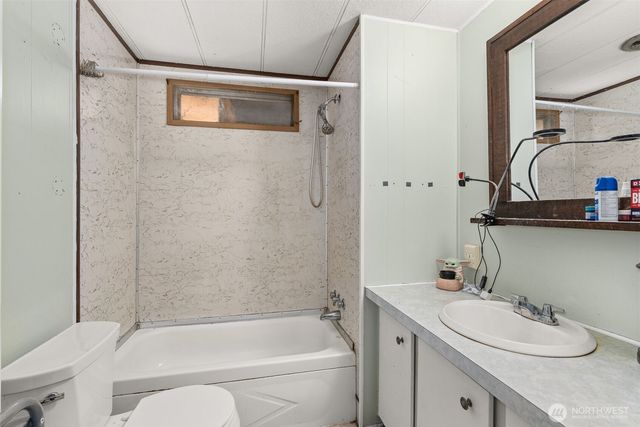 2700 Mallis Landing Road, Raymond, WA 98577