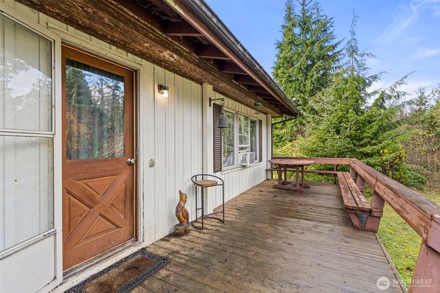 2700 Mallis Landing Road, Raymond, WA 98577