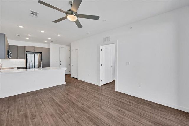 4801 Springdale RD 1402, Austin, TX 78723