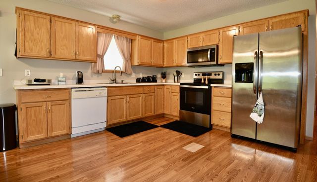 513 Horseshoe Lane, Braham, MN 55006