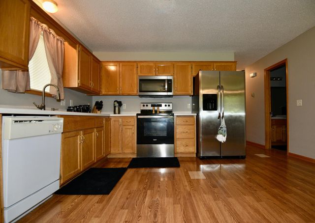 513 Horseshoe Lane, Braham, MN 55006