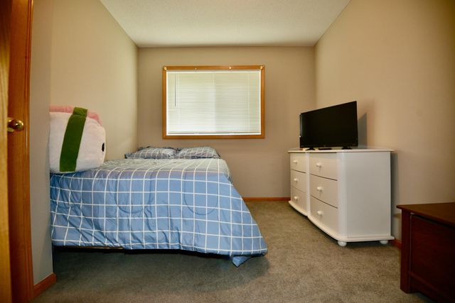 513 Horseshoe Lane, Braham, MN 55006