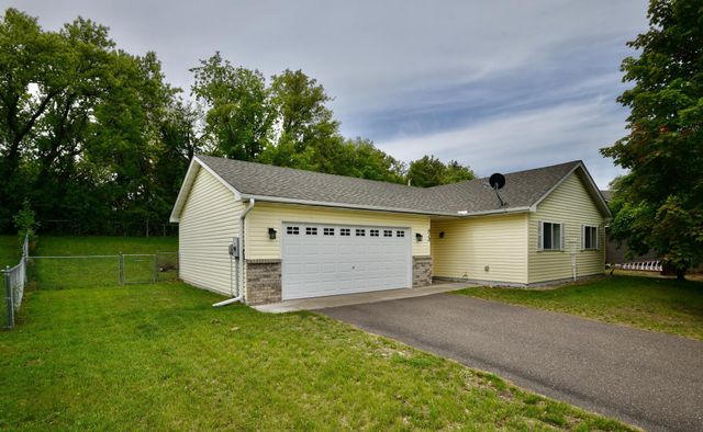 513 Horseshoe Lane, Braham, MN 55006
