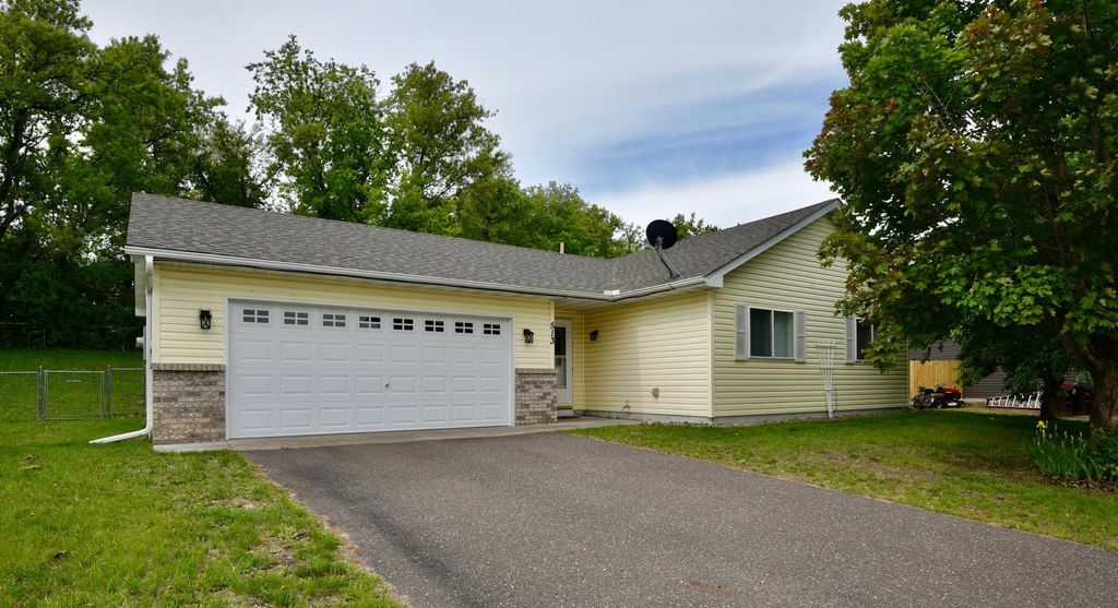 513 Horseshoe Lane, Braham, MN 55006