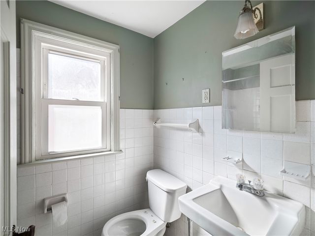 857 Quarry Drive, Cleveland Heights, OH 44121