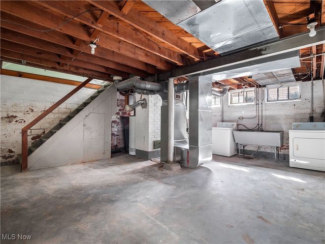 857 Quarry Drive, Cleveland Heights, OH 44121