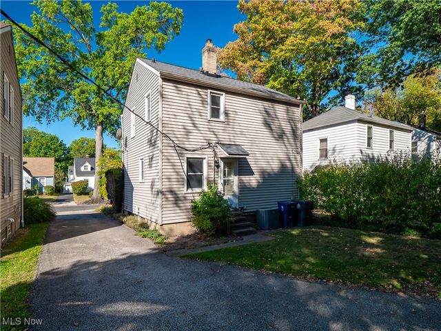 857 Quarry Drive, Cleveland Heights, OH 44121