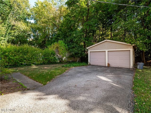 857 Quarry Drive, Cleveland Heights, OH 44121