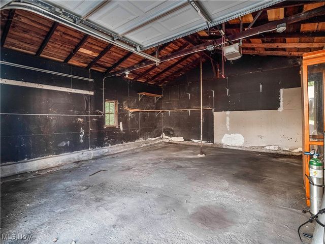 857 Quarry Drive, Cleveland Heights, OH 44121