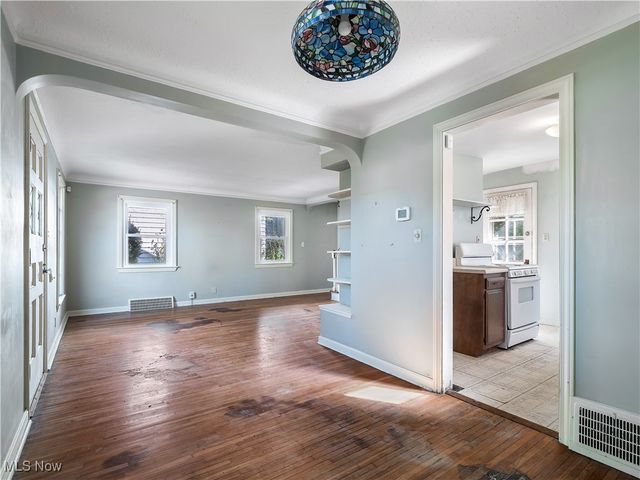 857 Quarry Drive, Cleveland Heights, OH 44121