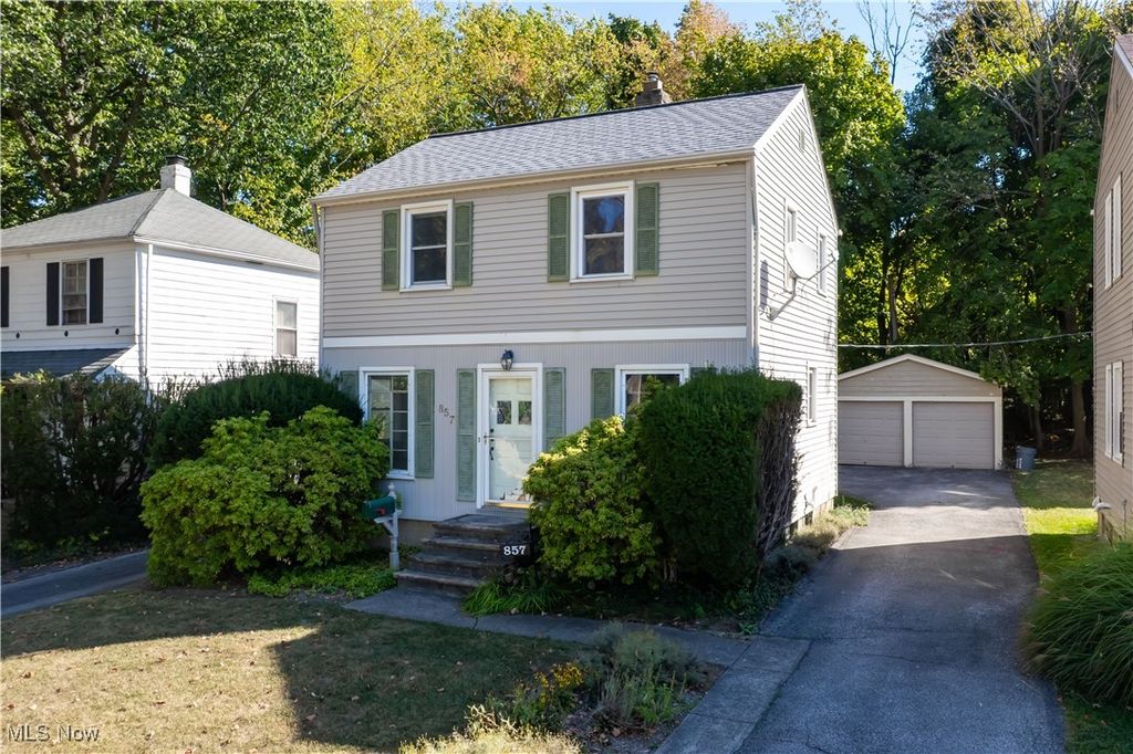 857 Quarry Drive, Cleveland Heights, OH 44121