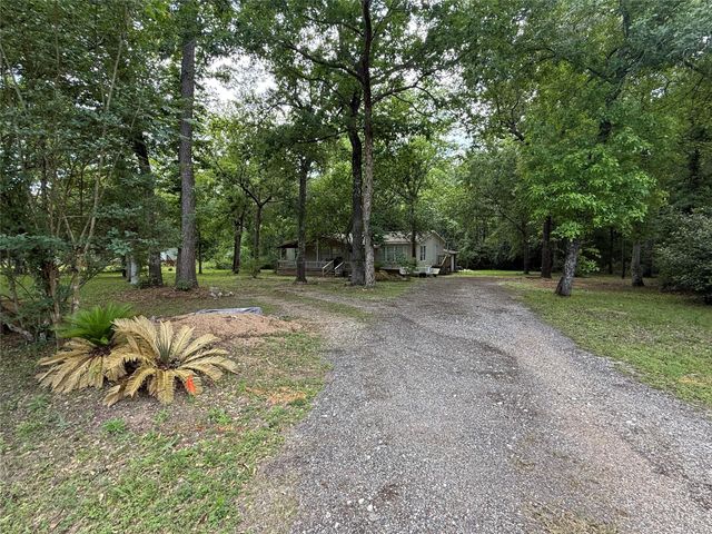 4440 Grand Oaks Drive, Willis, TX 77378