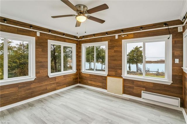 3452 Kings Creek LN, Hayes, VA 23072