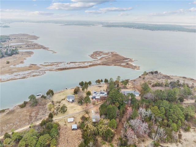 3452 Kings Creek LN, Hayes, VA 23072