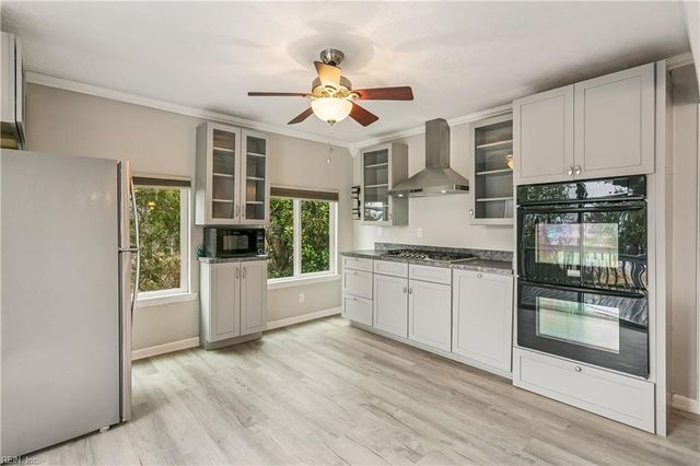 3452 Kings Creek LN, Hayes, VA 23072