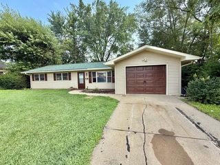 201 W Mcconaughy Avenue, Rochelle, IL 61068