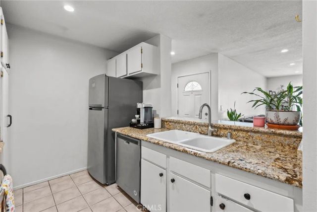 25736 Player Drive R4, Valencia, CA 91355