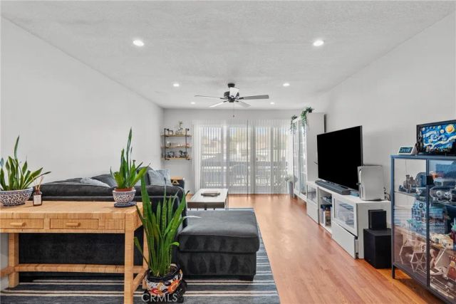 25736 Player Drive R4, Valencia, CA 91355