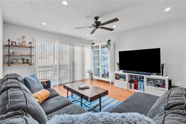 25736 Player Drive R4, Valencia, CA 91355