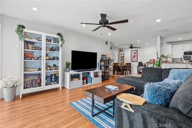 25736 Player Drive R4, Valencia, CA 91355