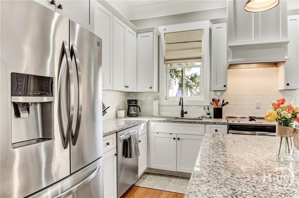 Image 10 of property listing at 712 Tattnall Street, Savannah, GA 31401