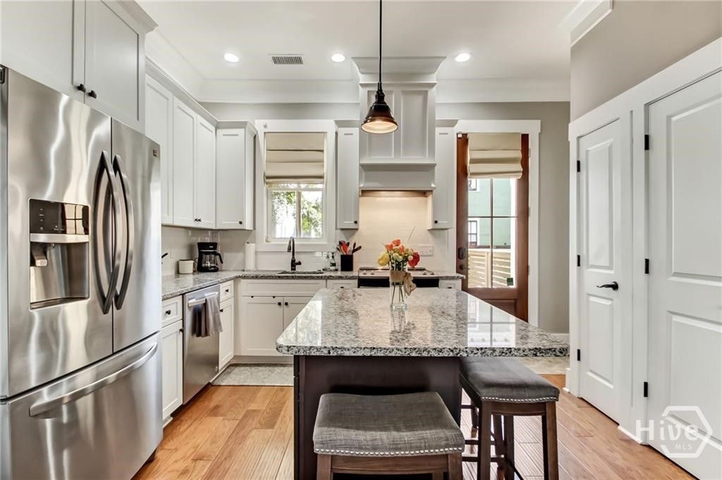 Image 11 of property listing at 712 Tattnall Street, Savannah, GA 31401