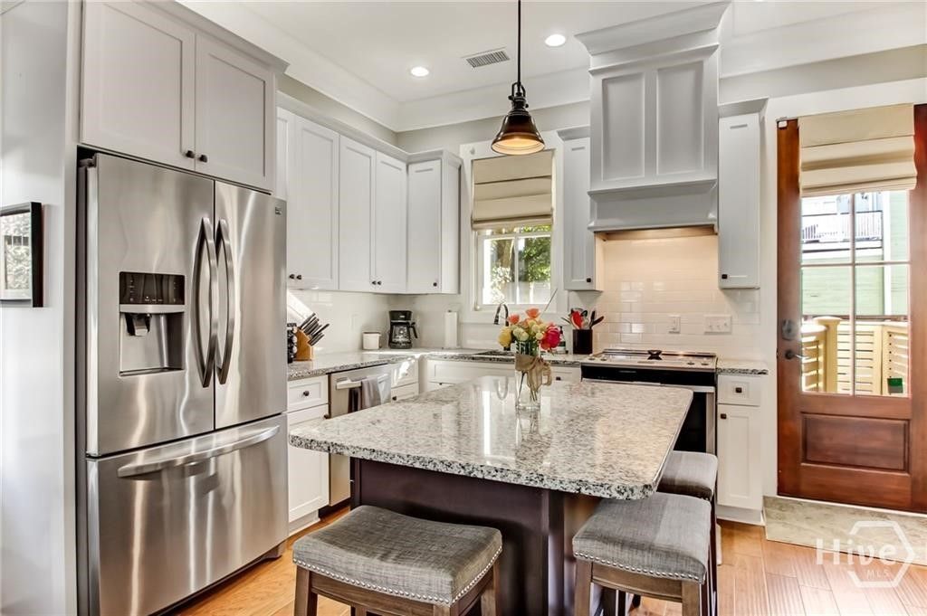Image 12 of property listing at 712 Tattnall Street, Savannah, GA 31401