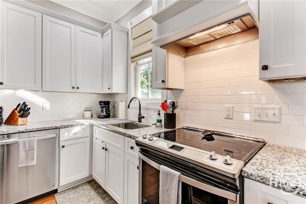 Image 13 of property listing at 712 Tattnall Street, Savannah, GA 31401
