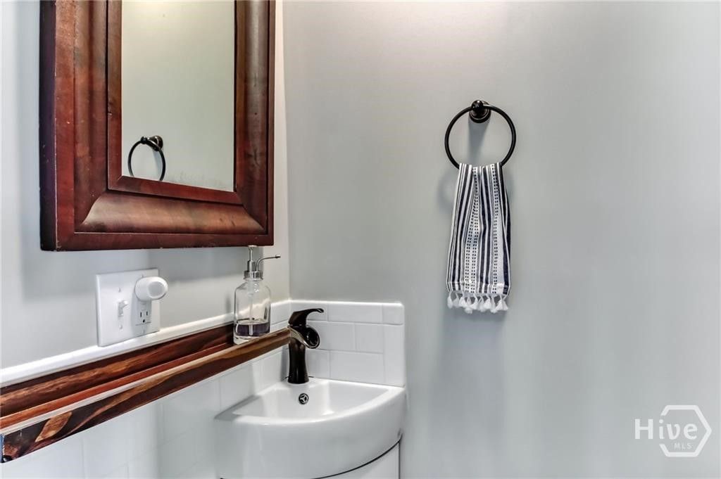 Image 17 of property listing at 712 Tattnall Street, Savannah, GA 31401