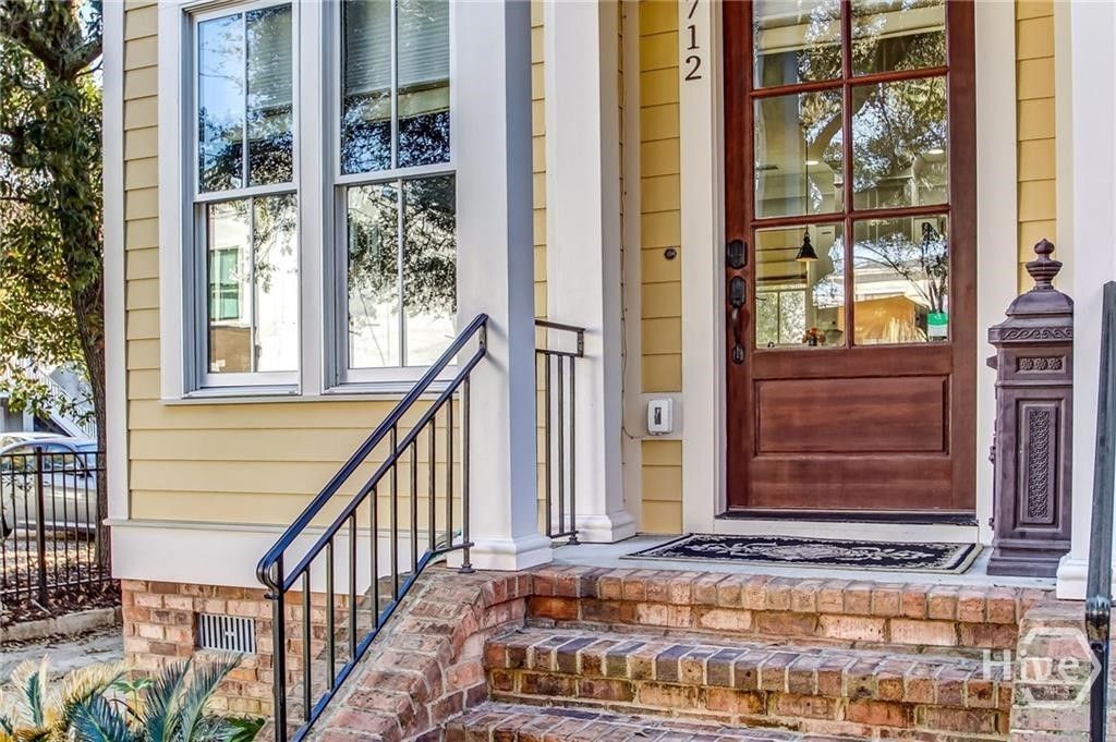 Image 2 of property listing at 712 Tattnall Street, Savannah, GA 31401