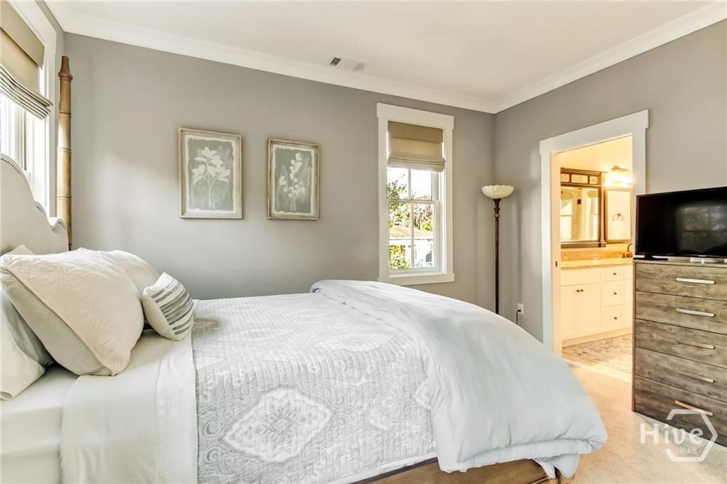 Image 27 of property listing at 712 Tattnall Street, Savannah, GA 31401
