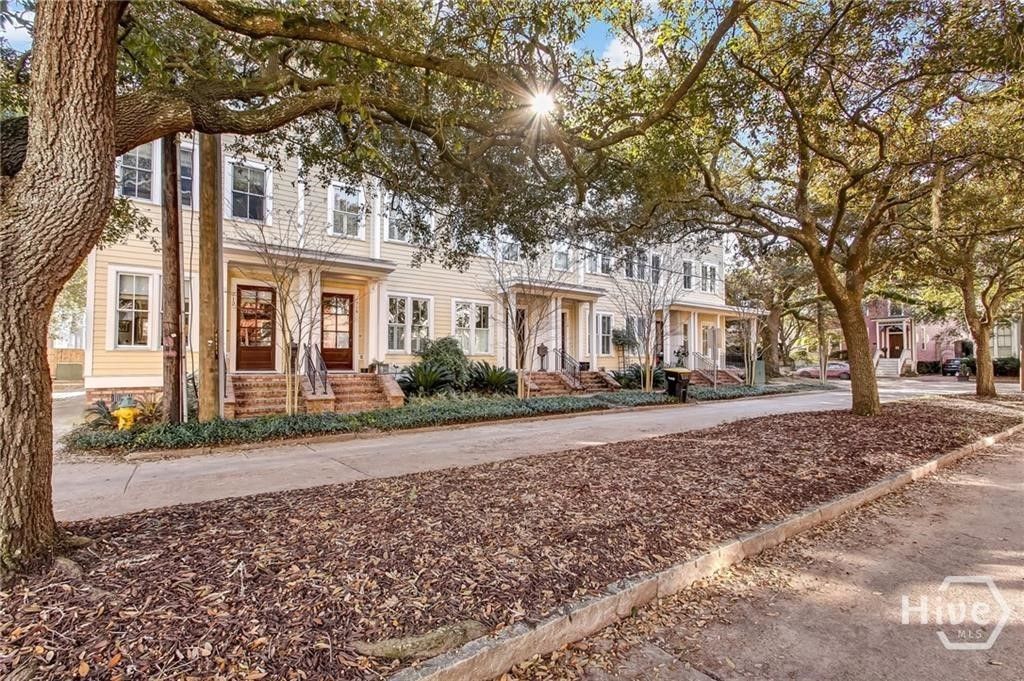 Image 3 of property listing at 712 Tattnall Street, Savannah, GA 31401