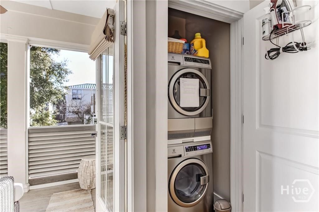Image 30 of property listing at 712 Tattnall Street, Savannah, GA 31401