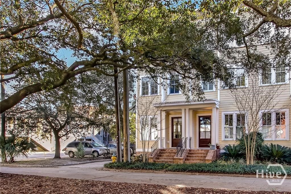 Image 32 of property listing at 712 Tattnall Street, Savannah, GA 31401