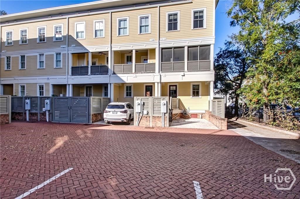 Image 33 of property listing at 712 Tattnall Street, Savannah, GA 31401