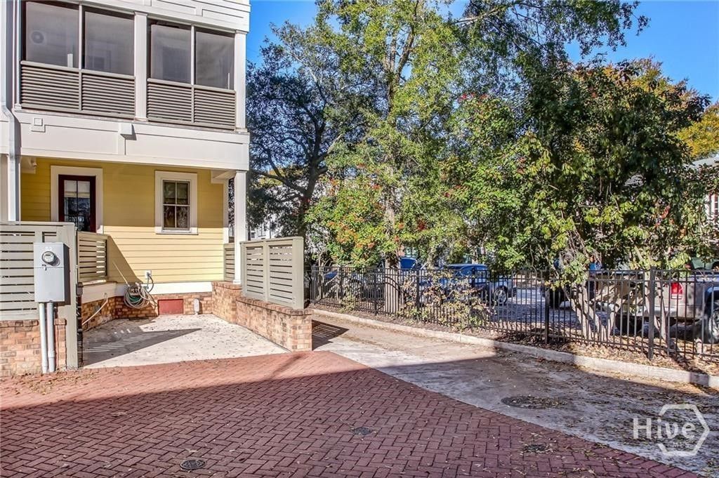 Image 34 of property listing at 712 Tattnall Street, Savannah, GA 31401
