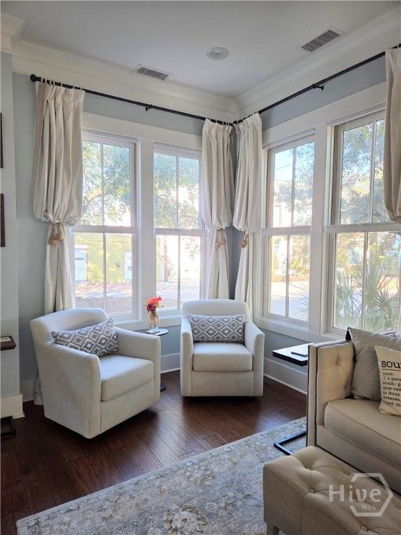 Image 5 of property listing at 712 Tattnall Street, Savannah, GA 31401