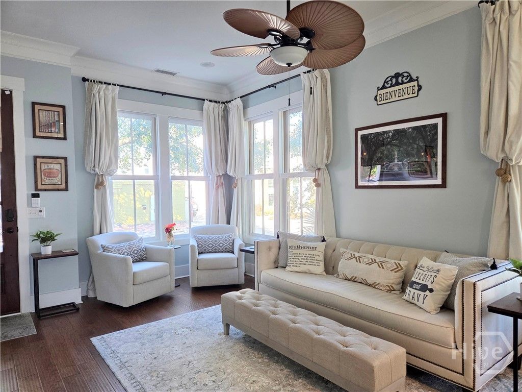 Image 8 of property listing at 712 Tattnall Street, Savannah, GA 31401