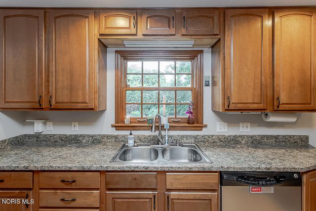 833 River Road, Maumee, OH 43537