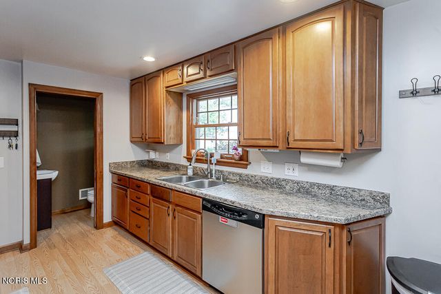 833 River Road, Maumee, OH 43537